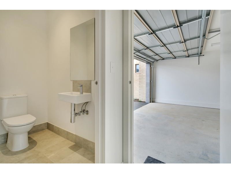 2/4 Darcy Street, Mornington VIC 3931