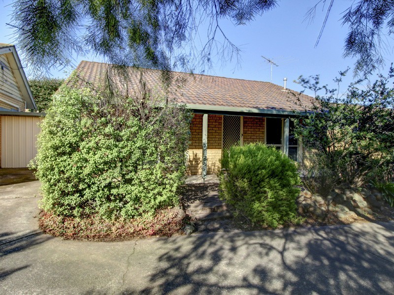 2/15 Lucerne Avenue, Mornington VIC 3931