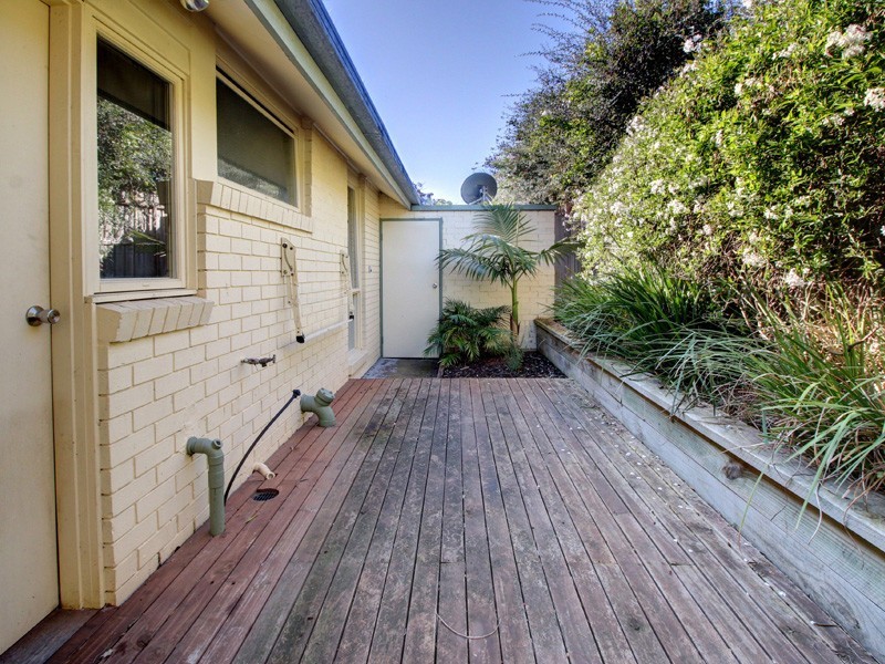 2/15 Lucerne Avenue, Mornington VIC 3931