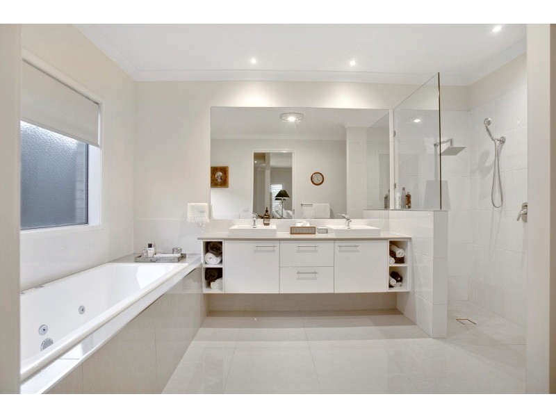 64 Marthas Ridge Drive, Mount Martha VIC 3934