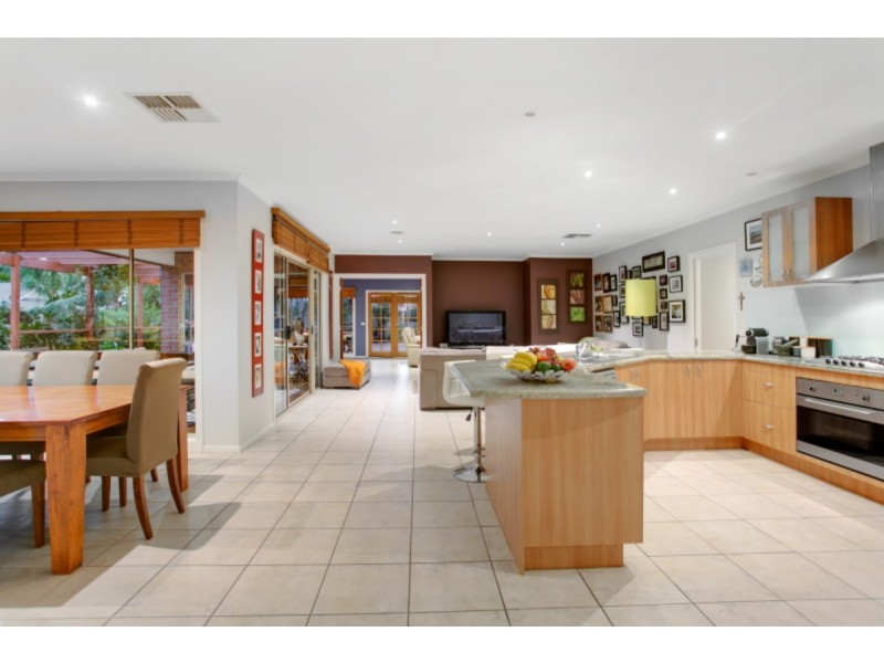 81 Summerfield Drive, Mornington VIC 3931