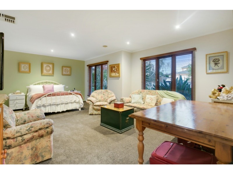 81 Summerfield Drive, Mornington VIC 3931
