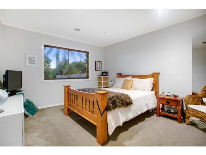 81 Summerfield Drive, Mornington VIC 3931