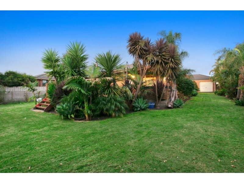 81 Summerfield Drive, Mornington VIC 3931