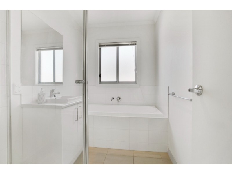 2/144 Cadles Road, Carrum Downs VIC 3201