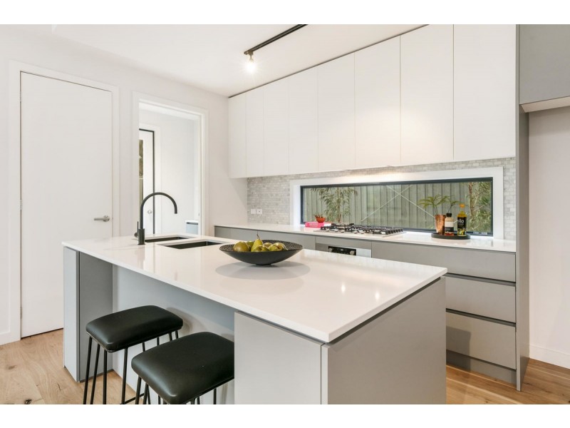 2/11 Ti-Tree Grove, Mornington VIC 3931