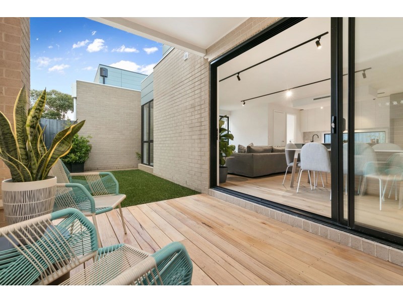 2/11 Ti-Tree Grove, Mornington VIC 3931