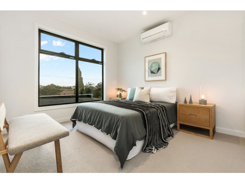 2/11 Ti-Tree Grove, Mornington VIC 3931