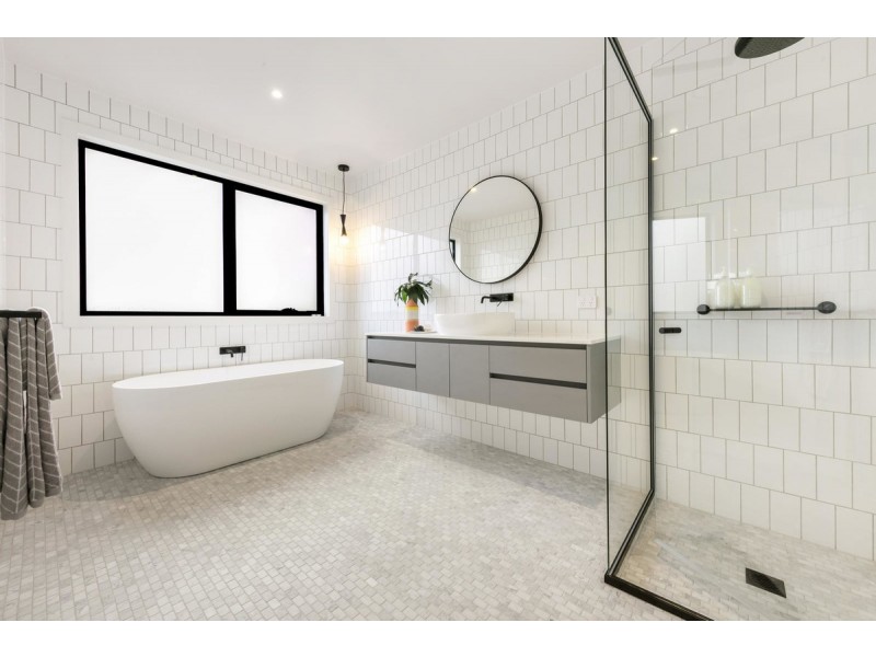 2/11 Ti-Tree Grove, Mornington VIC 3931