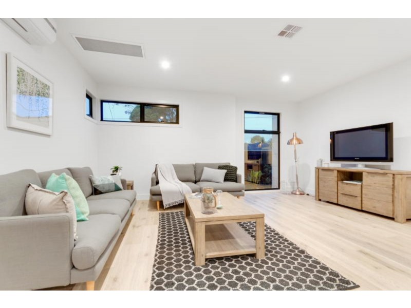 1 Pine Avenue, Mornington VIC 3931