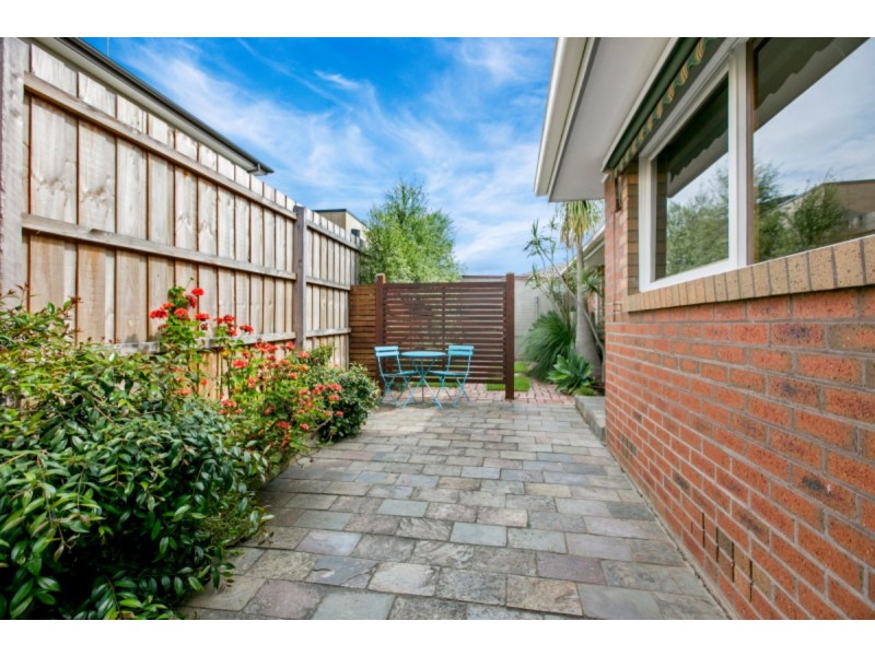 2/22 Van Ness Avenue, Mornington VIC 3931