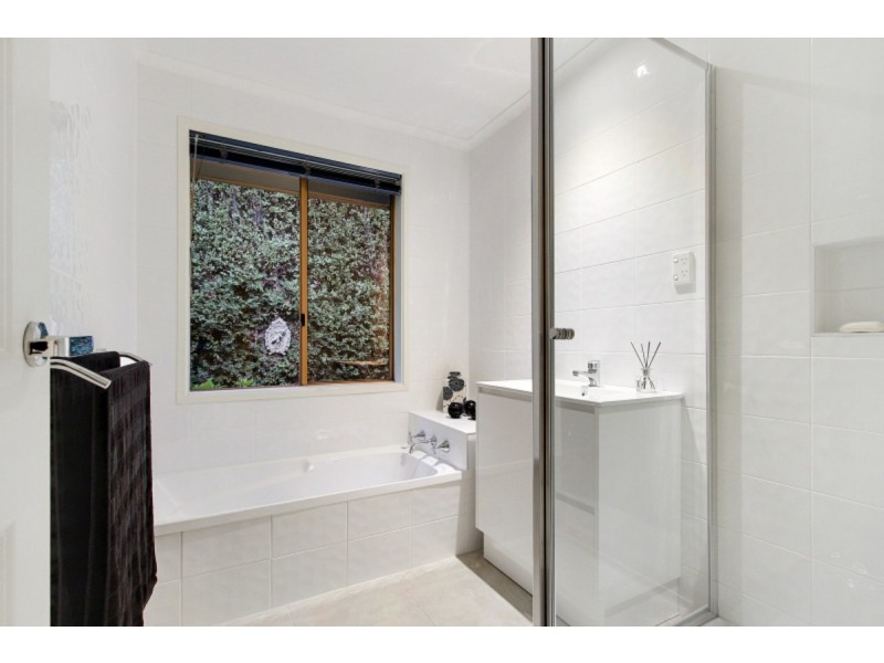 3 Snow Gum Walk, Mornington VIC 3931