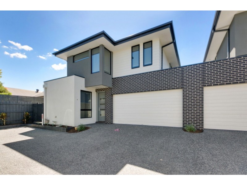 4/15 Green Island Avenue, Mount Martha VIC 3934