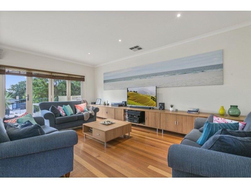 27 Nunns Road, Mornington VIC 3931