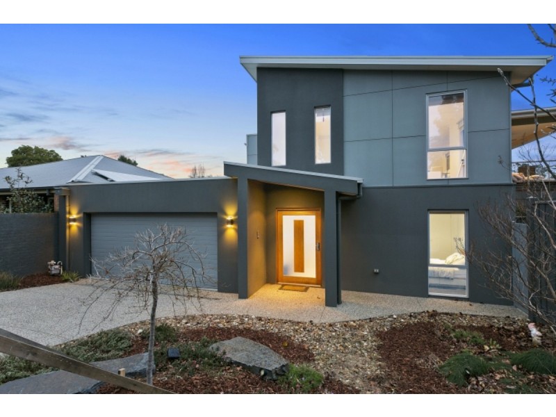 8 Nepean Place, Mornington VIC 3931