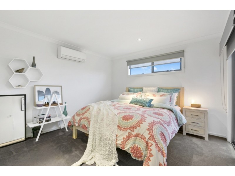 8 Nepean Place, Mornington VIC 3931