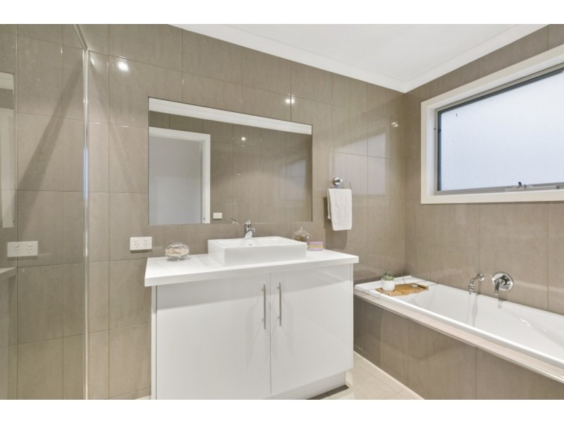 8 Nepean Place, Mornington VIC 3931