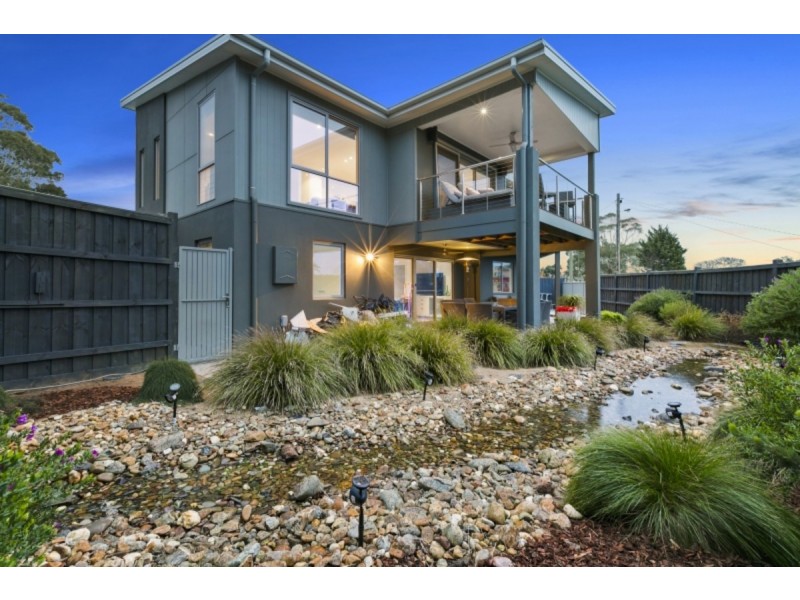 8 Nepean Place, Mornington VIC 3931