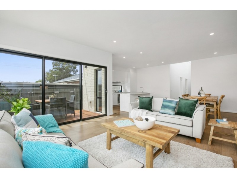 3b Swansea Grove, Mornington VIC 3931