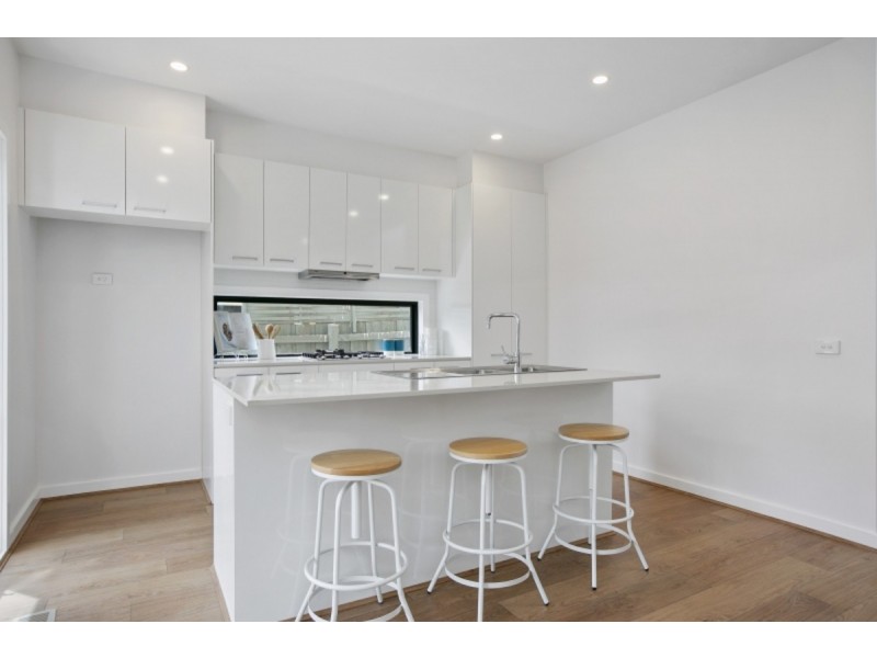 3b Swansea Grove, Mornington VIC 3931