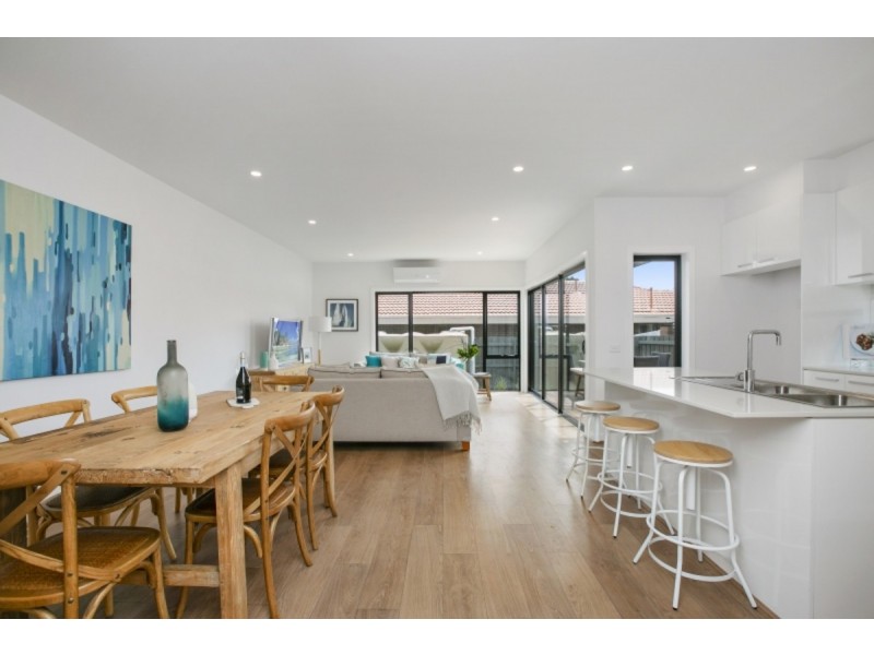 3b Swansea Grove, Mornington VIC 3931