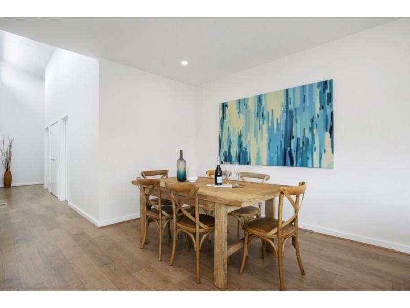 3b Swansea Grove, Mornington VIC 3931