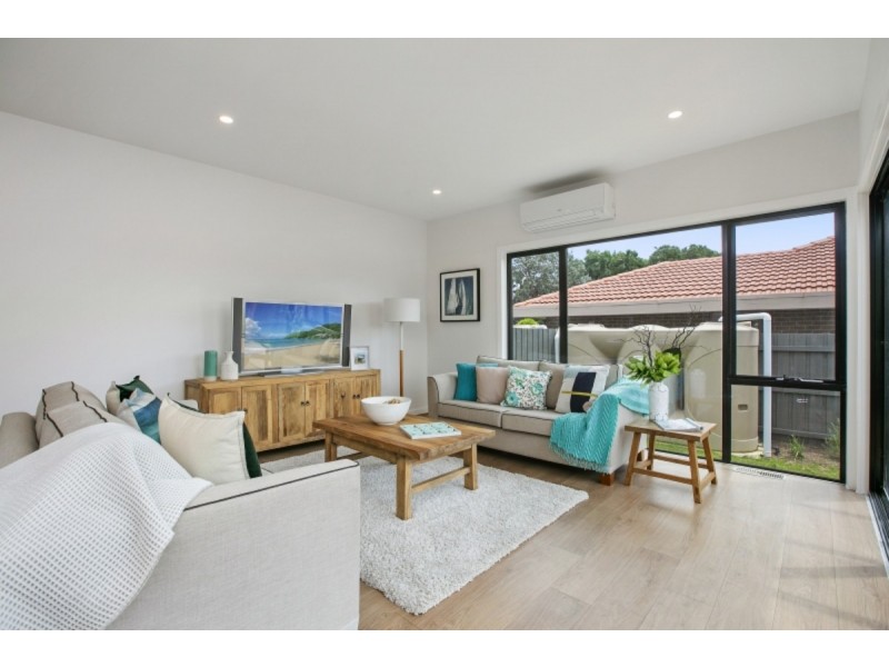 3b Swansea Grove, Mornington VIC 3931