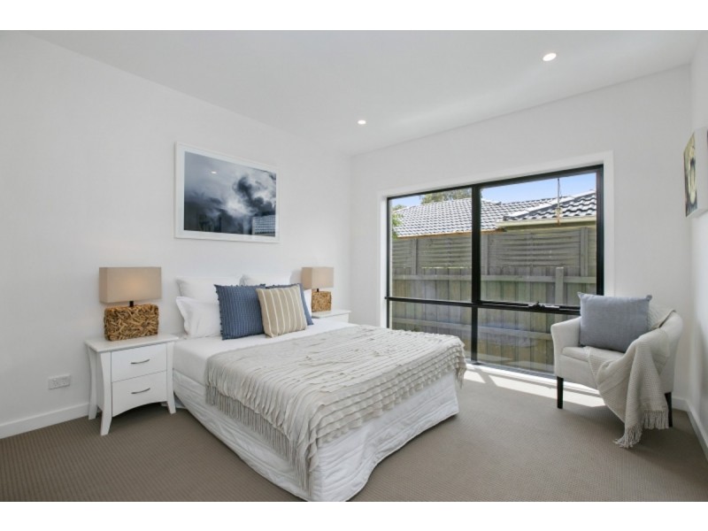 3b Swansea Grove, Mornington VIC 3931