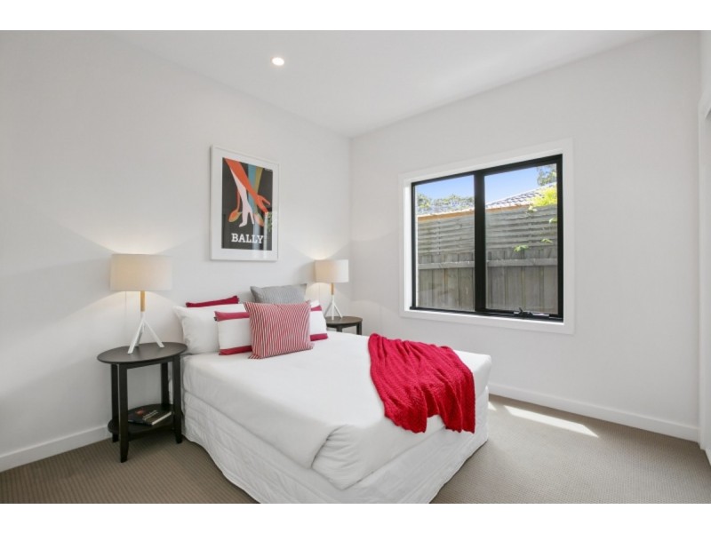 3b Swansea Grove, Mornington VIC 3931