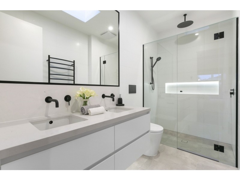 2c Turnbull Street, Mornington VIC 3931