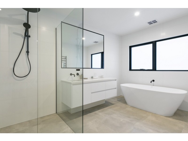 2c Turnbull Street, Mornington VIC 3931