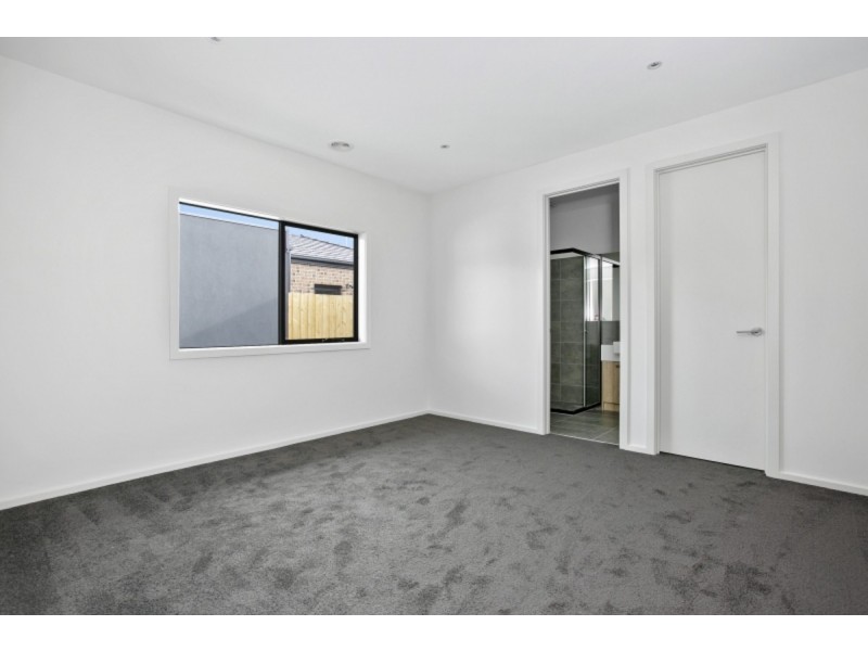 8/23-25 Green Island Avenue, Mount Martha VIC 3934