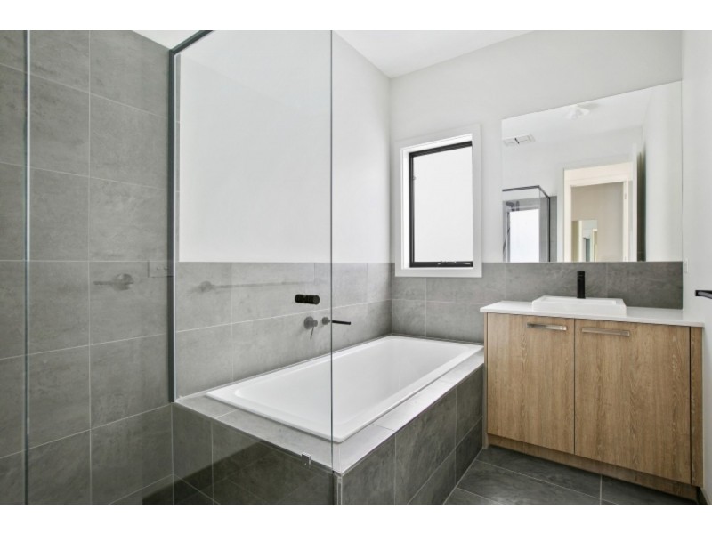 8/23-25 Green Island Avenue, Mount Martha VIC 3934