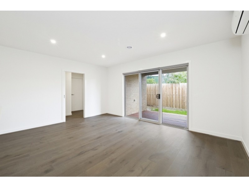 2/47 Alameda Avenue, Mornington VIC 3931