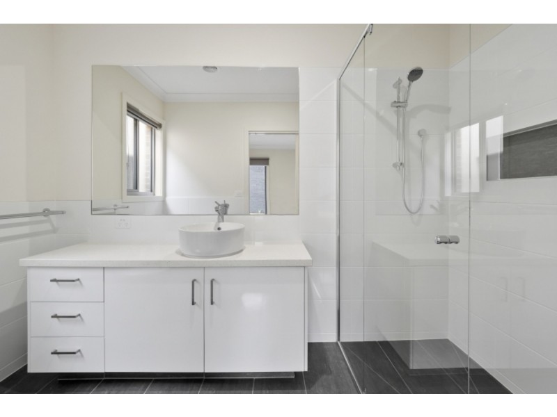 2/47 Alameda Avenue, Mornington VIC 3931