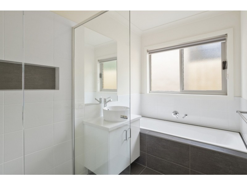 2/47 Alameda Avenue, Mornington VIC 3931