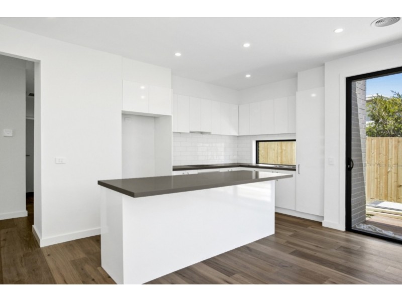 1/18 Van Ness Avenue, Mornington VIC 3931