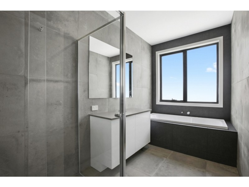 1/18 Van Ness Avenue, Mornington VIC 3931