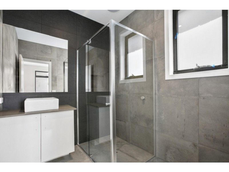 1/18 Van Ness Avenue, Mornington VIC 3931