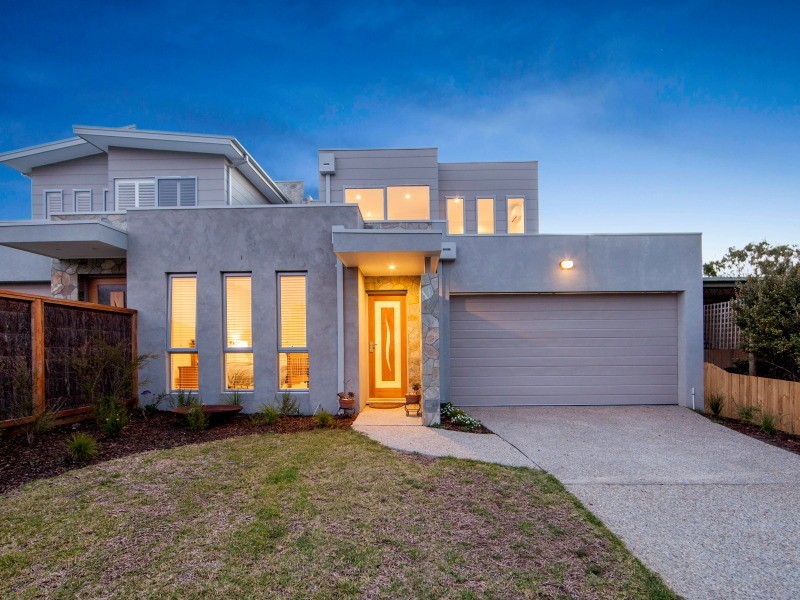 2/11 Dava Drive, Mornington VIC 3931