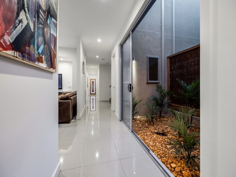 2/11 Dava Drive, Mornington VIC 3931