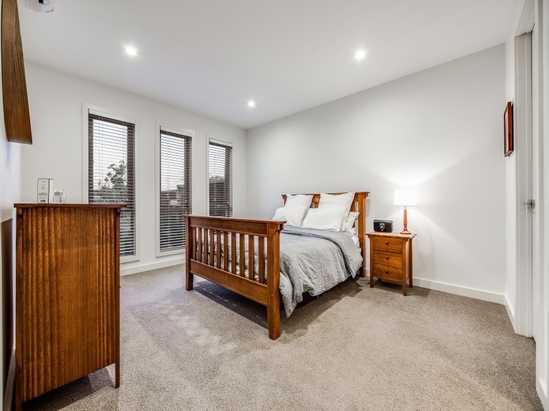 2/11 Dava Drive, Mornington VIC 3931