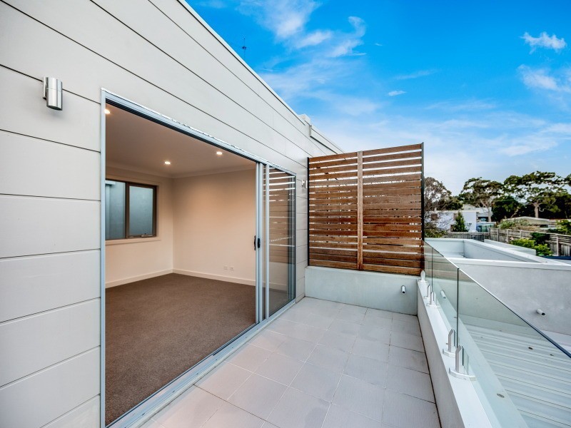 2/11 Dava Drive, Mornington VIC 3931