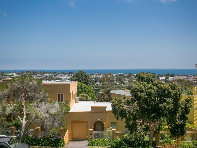 4/2 Morven Street, Mornington VIC 3931