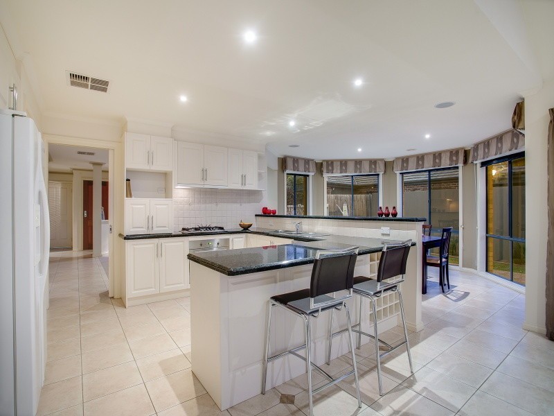 11 Hutson Way, Mount Martha VIC 3934