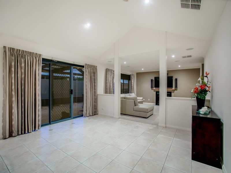 11 Hutson Way, Mount Martha VIC 3934