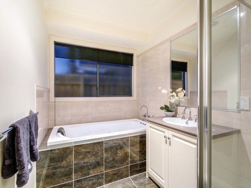 11 Hutson Way, Mount Martha VIC 3934