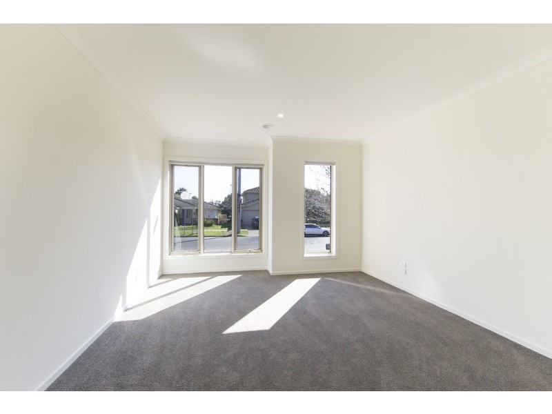 57 St Mitchell Circuit, Mornington VIC 3931