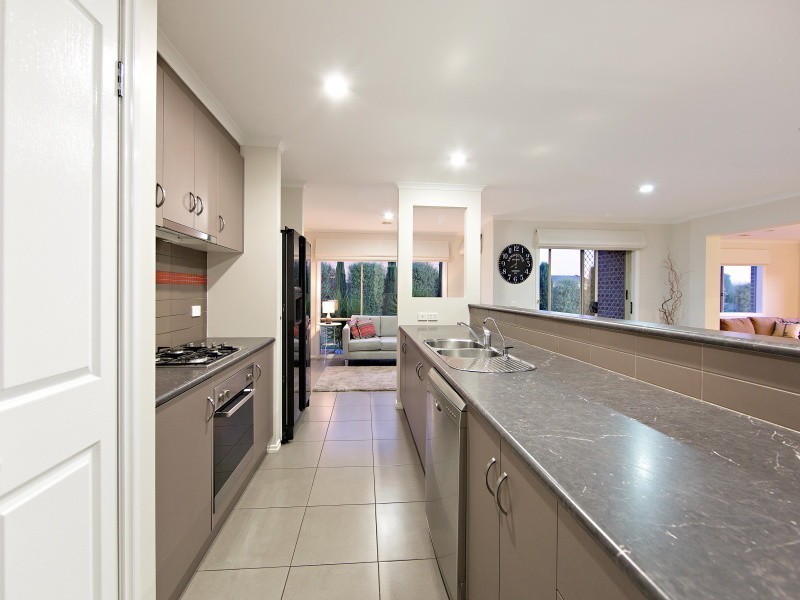 32 Kathleen Crescent, Mornington VIC 3931