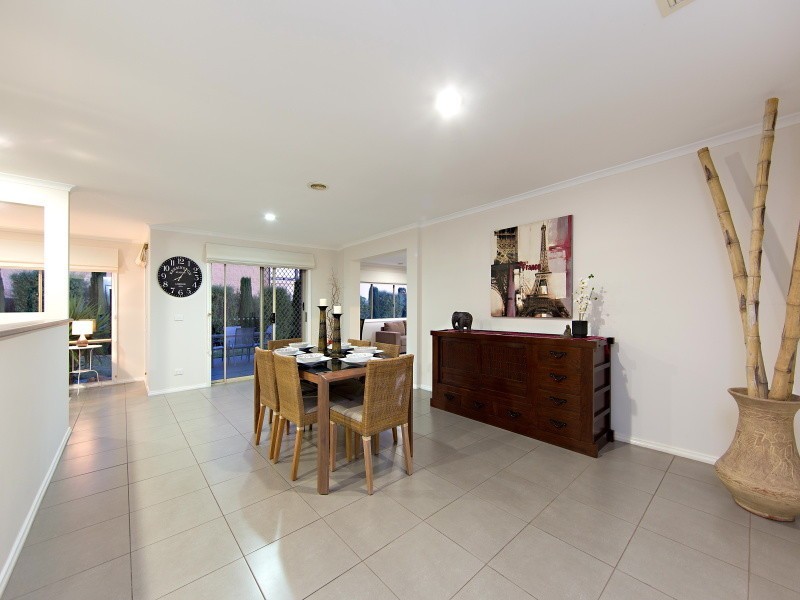 32 Kathleen Crescent, Mornington VIC 3931